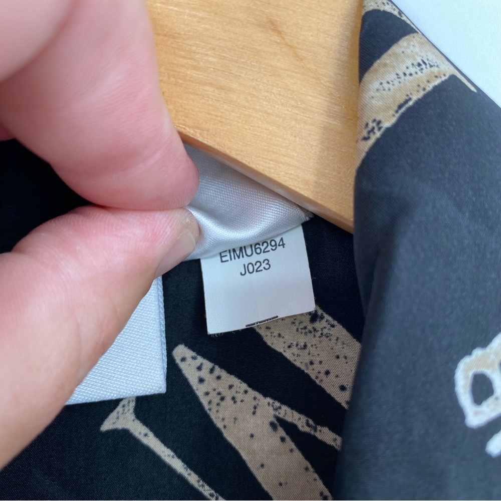 Vintage 100% Silk Button-Up Shirt‎ Sz 14 W Fashion Typography Style Glamour AOP - Picture 14 of 15